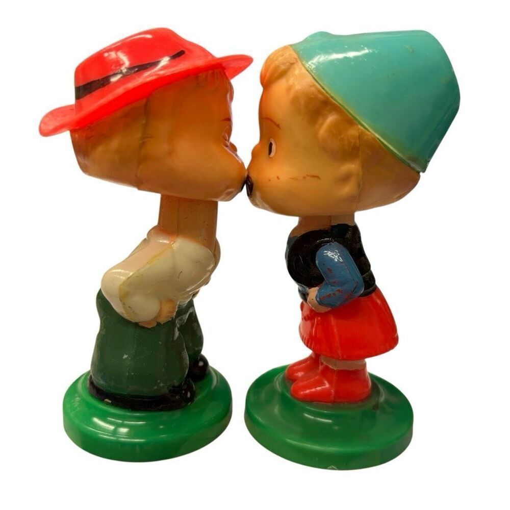 Nodder Kiss Me 1950’s Magnetic Plastic Kissing Bobble Heads Hong Kong